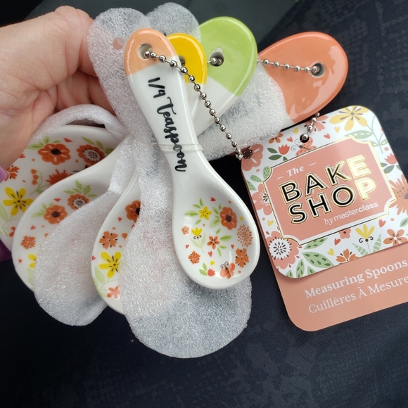 Rae Dunn Other - Bake Shop measuring spoons!